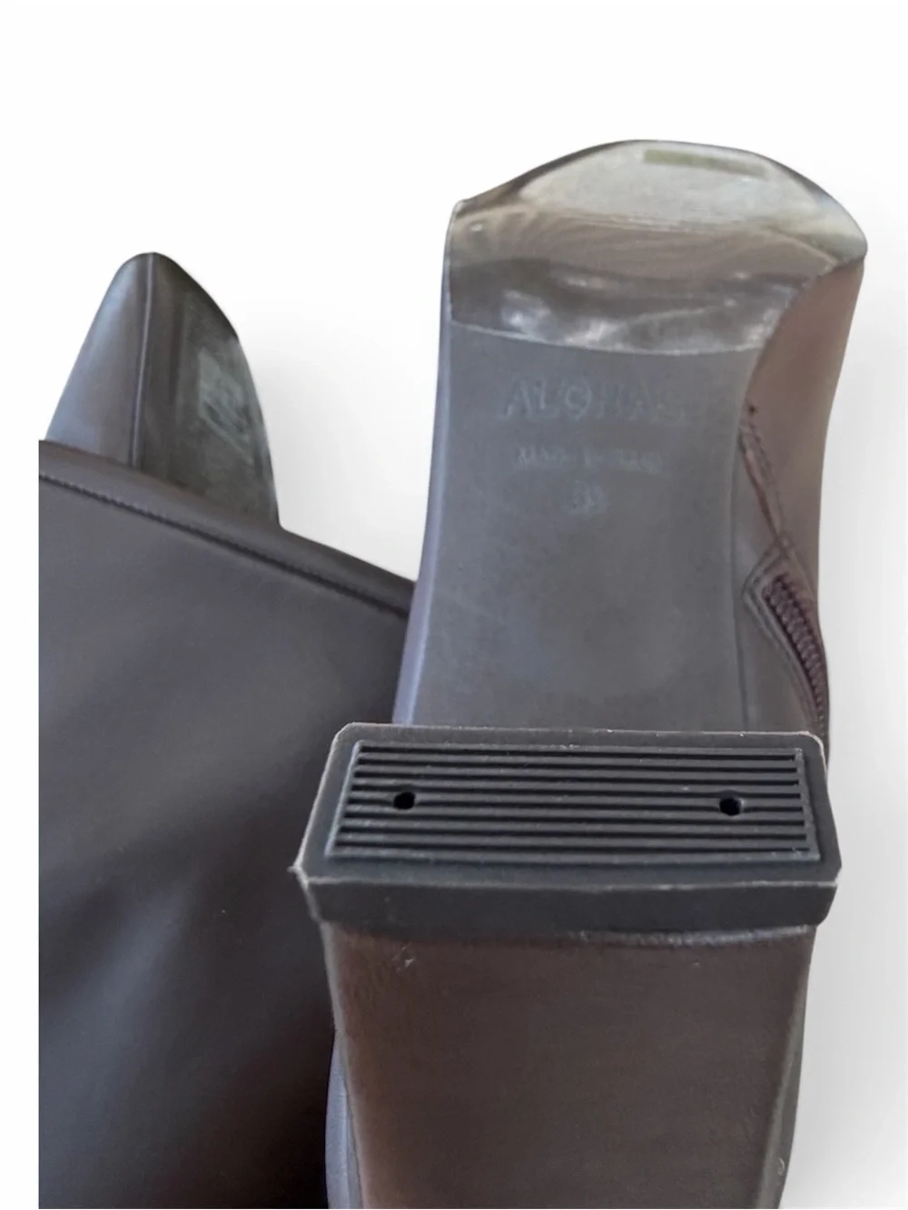 NWOT! Alohas Isobel Boots in Coffee Brown Leather